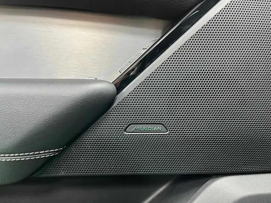 Land Rover Velar 2019 — фото 9