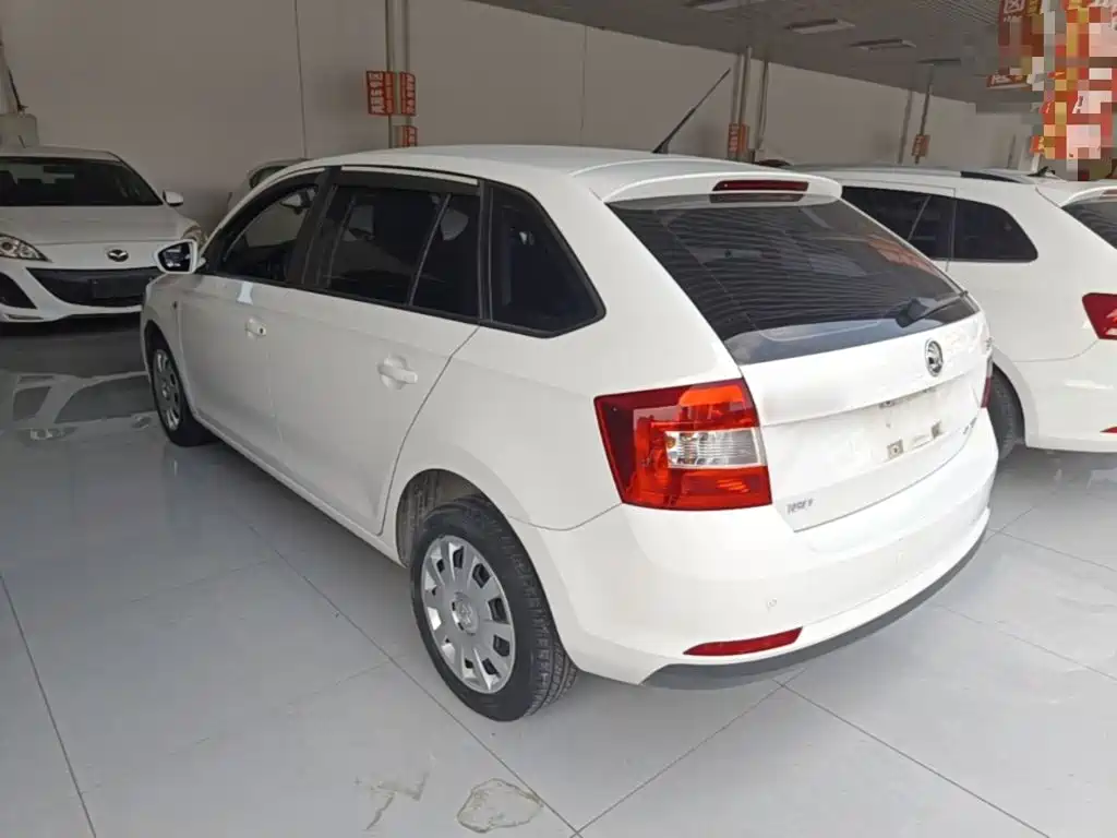 Skoda Rapid Spaceback 2016 — фото 5