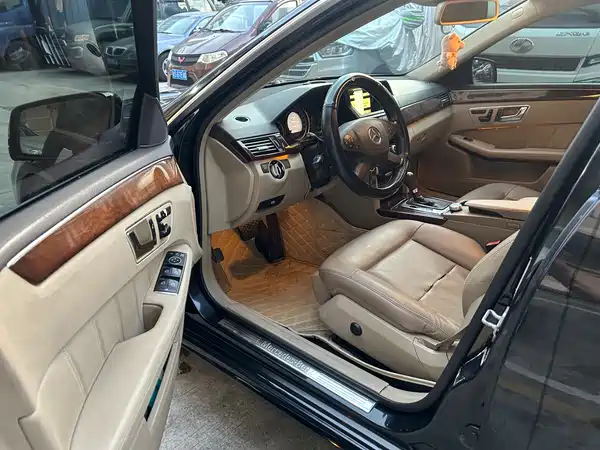 Mercedes-Benz E-Class 2011