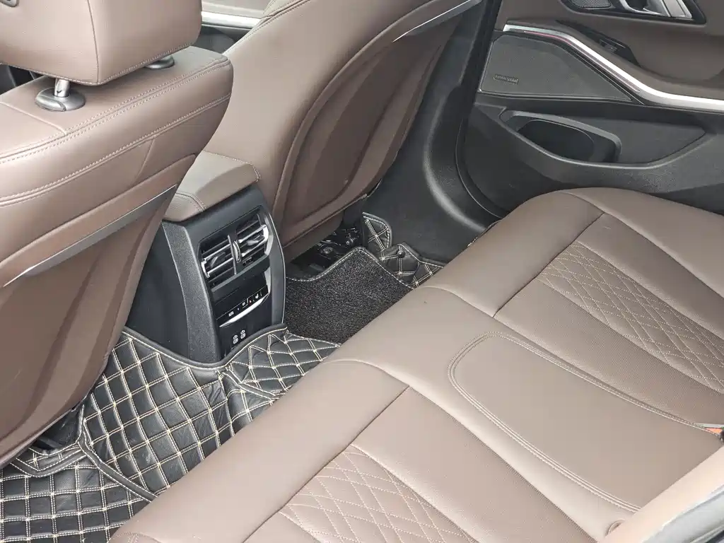 BMW 3 Series 2023 — фото 13