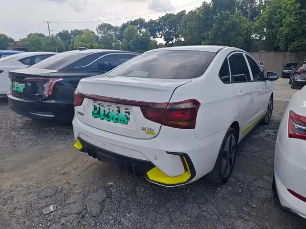Dongfeng E70 2022
