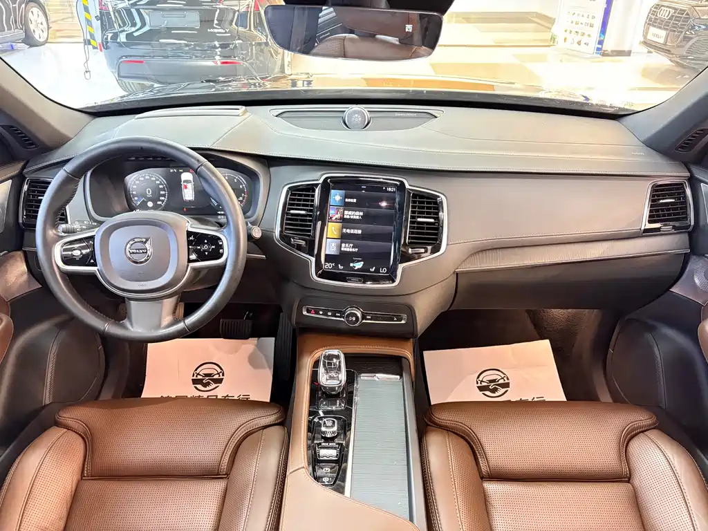 Volvo XC90 2020 — фото 14