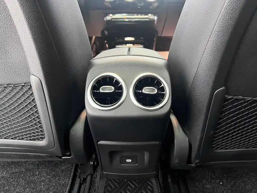 Mercedes-Benz A-Class 2024 — фото 11