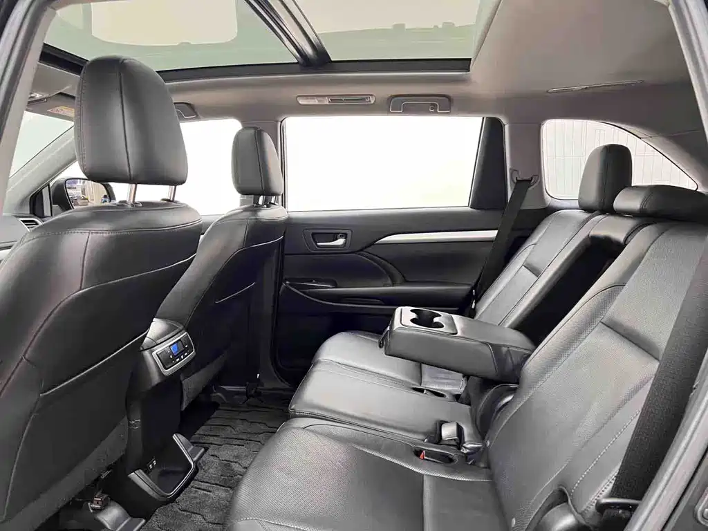 Toyota Highlander 2020 — фото 11