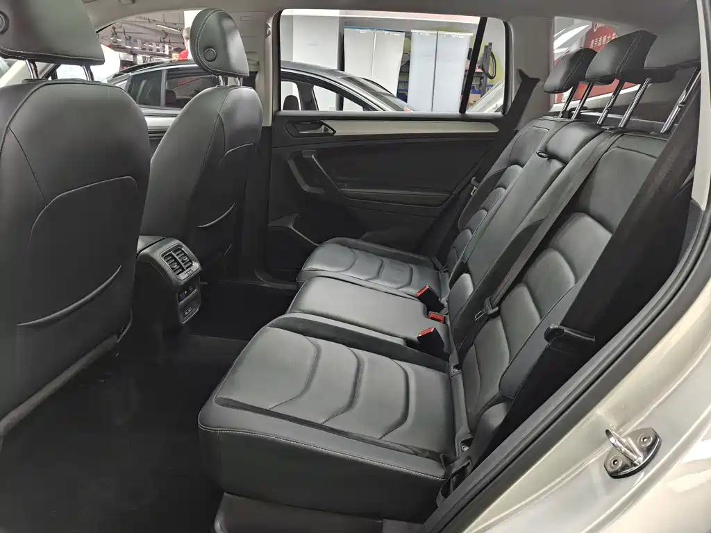 Volkswagen Tiguan L 2018 — фото 14