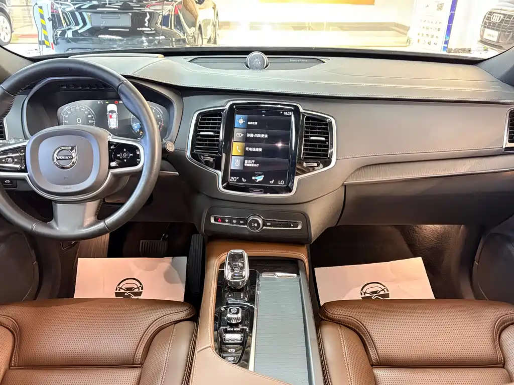 Volvo XC90 2020 — фото 15