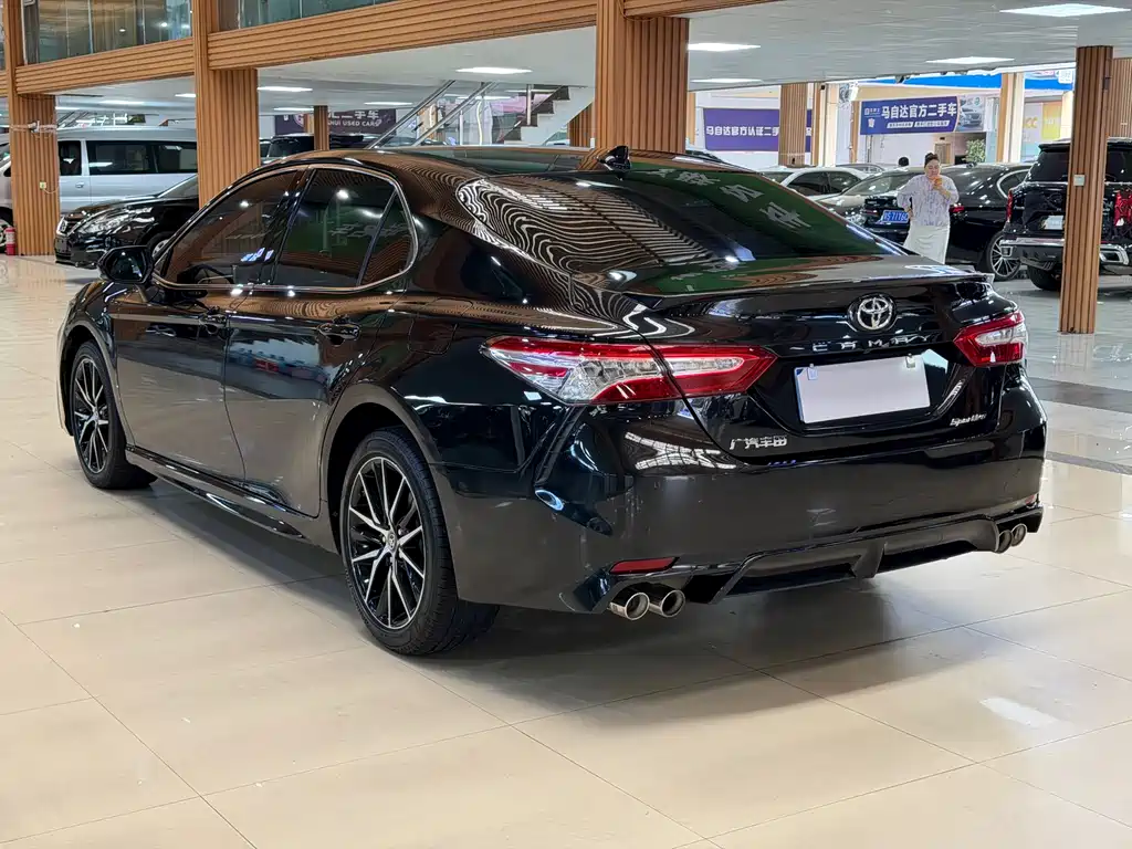 Toyota Camry 2022 — фото 19