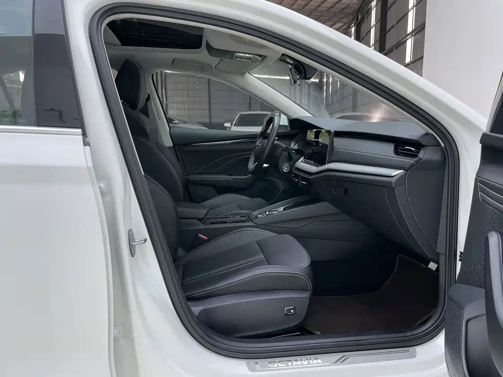 Skoda Octavia 2022 — фото 30
