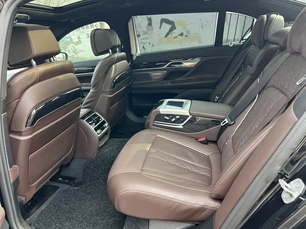 BMW 7 Series 2021 — фото 13