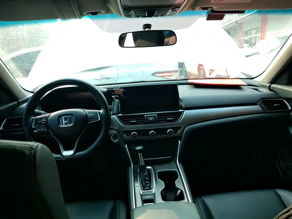 Honda Accord 2022 — фото 10
