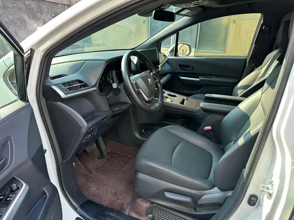 Toyota Granvia 2025