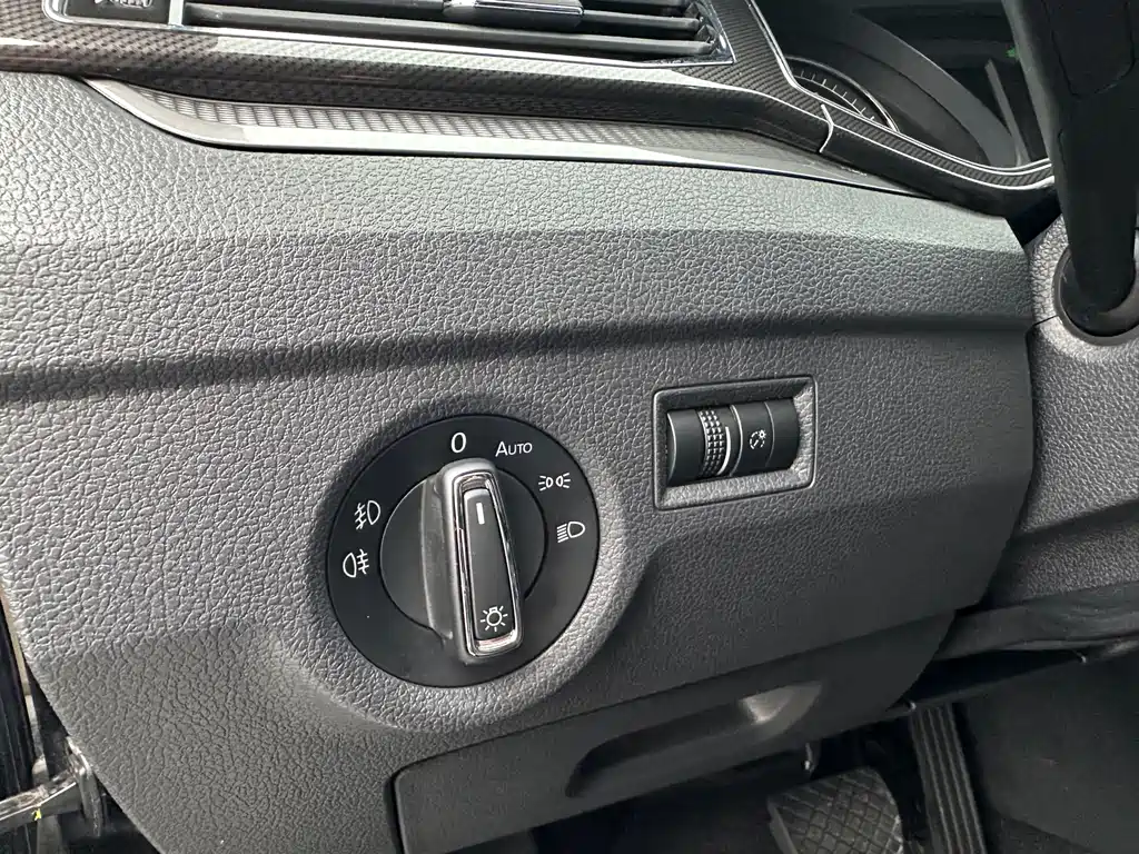 Volkswagen Passat 2017 — фото 11