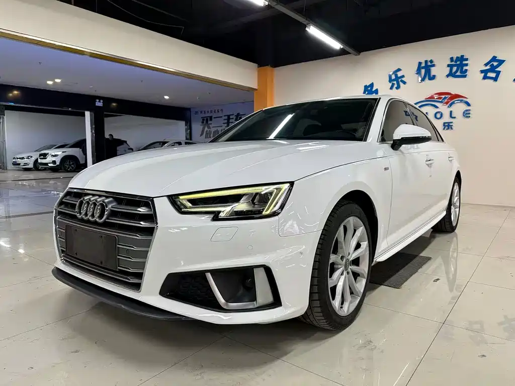 Audi A4L 2019 — фото 1
