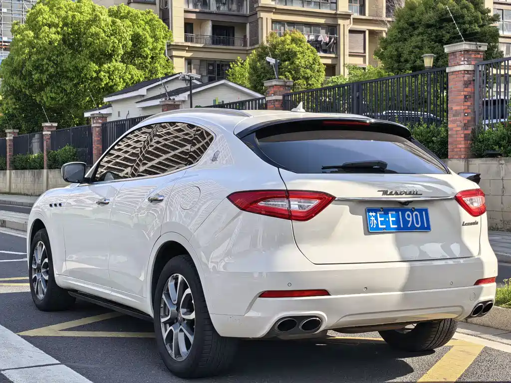 Maserati Levante 2017 — фото 15