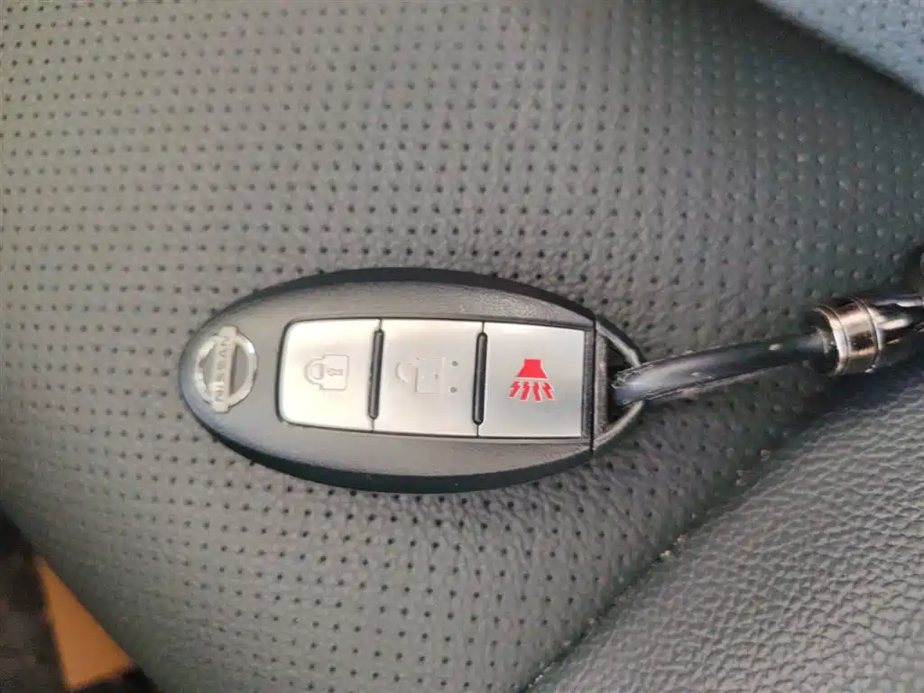 Nissan Tiida 2015 — фото 9
