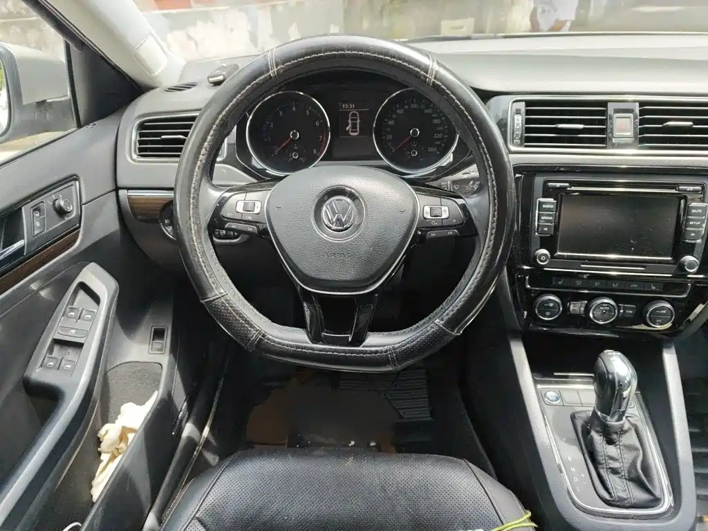 Volkswagen Sagitar 2016