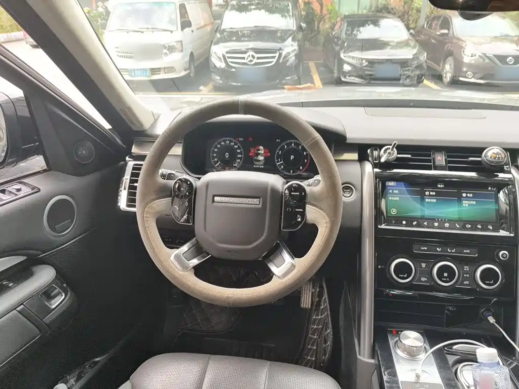 Land Rover Discovery 2020 — фото 11