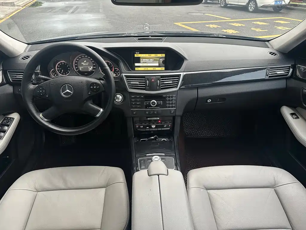Mercedes-Benz E-Class 2011 — фото 10