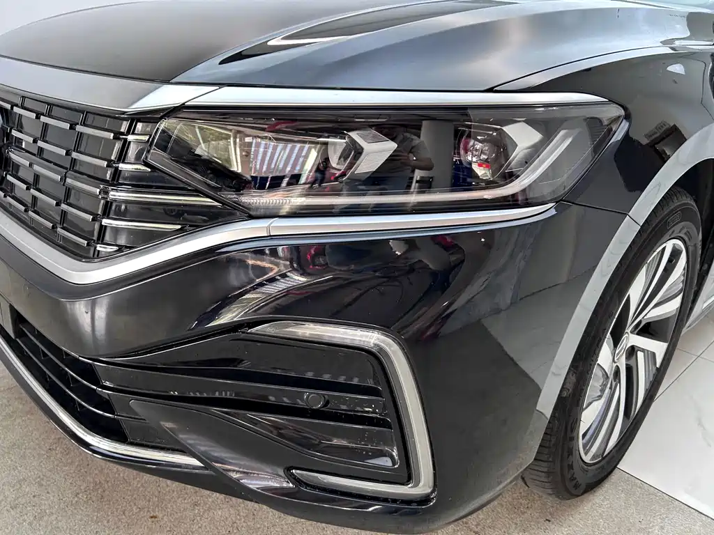 Volkswagen Passat Plug-In Hybrid 2023 — фото 28