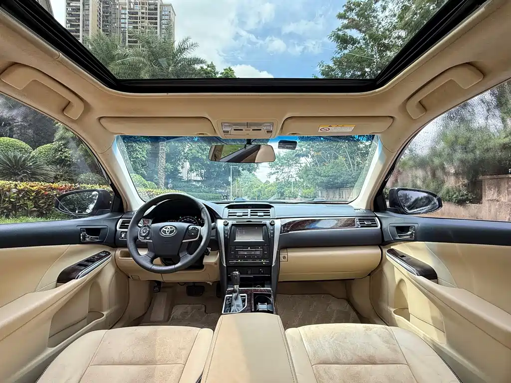 Toyota Camry 2016 — фото 10