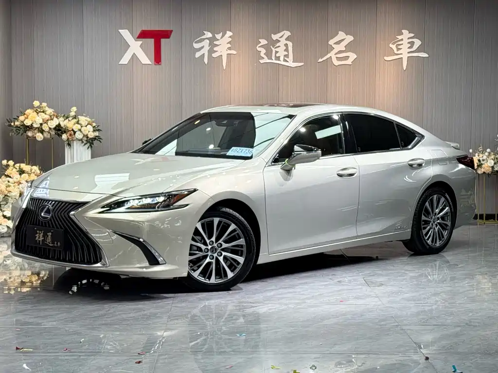 Lexus ES 2021 — фото 1
