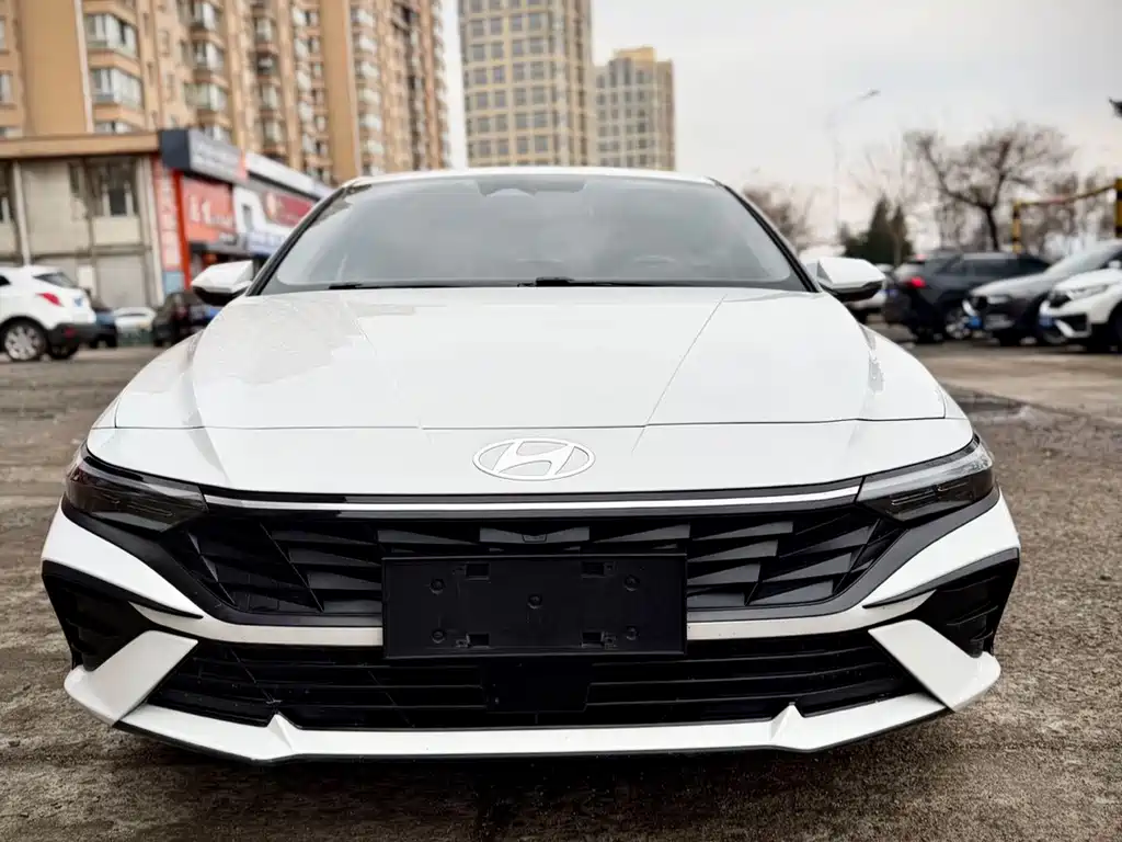 Hyundai Elantra 2023 — фото 2