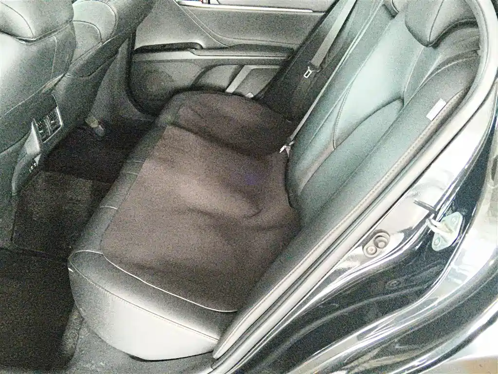 Toyota Camry 2022 — фото 17