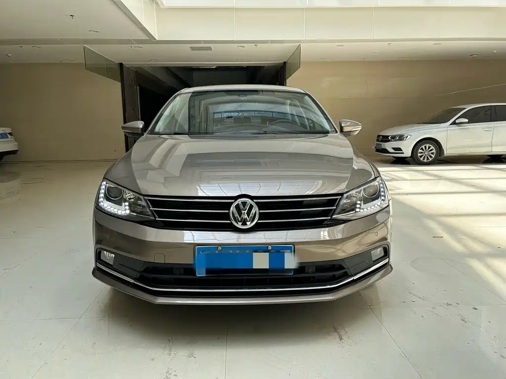 Volkswagen Sagitar 2015