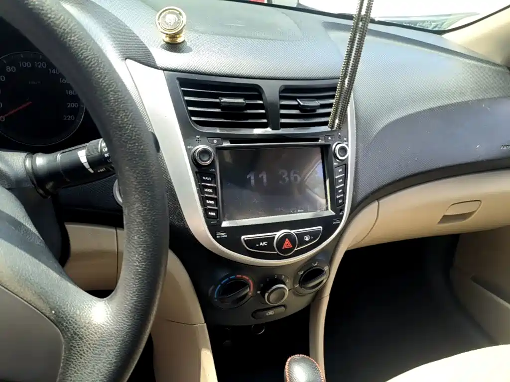Hyundai Accent 2015 — фото 13