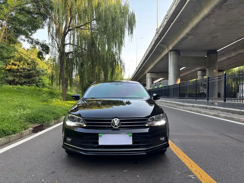 Volkswagen Sagitar 2018