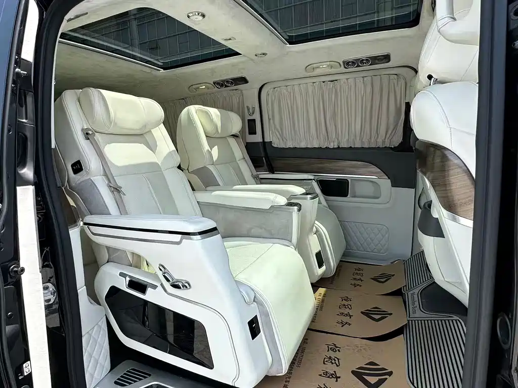Mercedes-Benz V-Class 2022 — фото 14