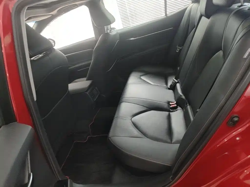Toyota Camry 2019 — фото 17
