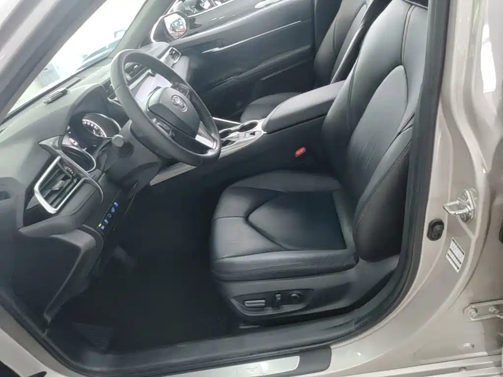 Toyota Camry 2020 — фото 15