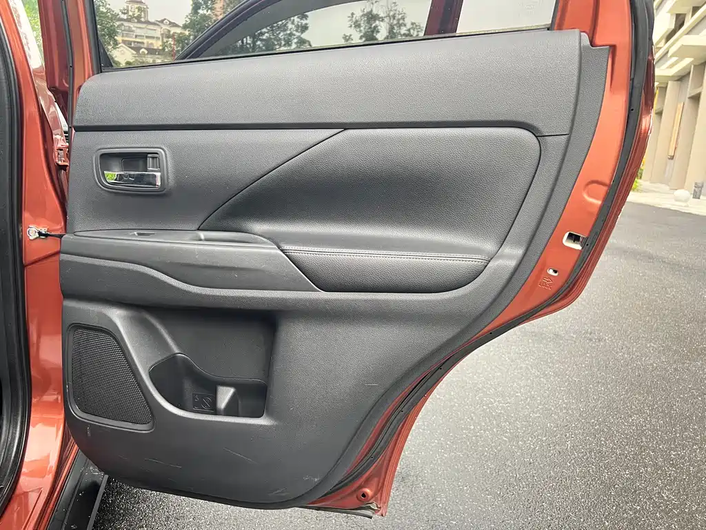 Mitsubishi Outlander 2015 — фото 35