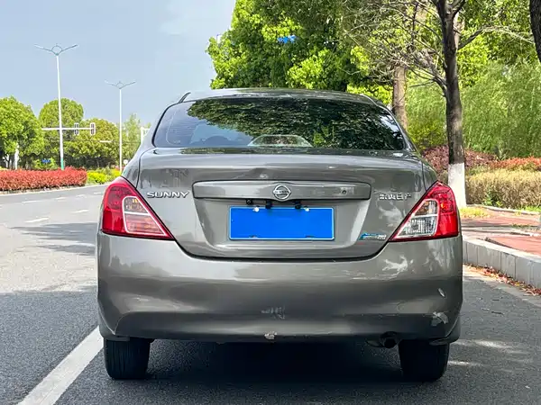 Nissan Sunny 2012