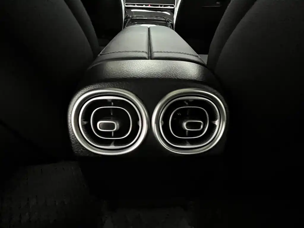 Mercedes-Benz C-Class 2024 — фото 14