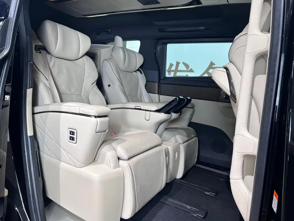 Toyota Alphard 2023 — фото 10