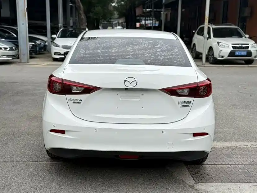 Mazda 3 Axela 2018 — фото 8