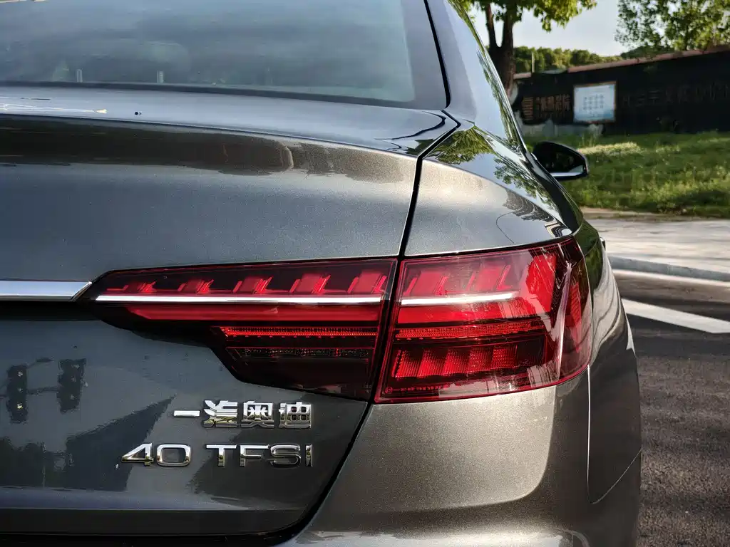 Audi A4L 2021 — фото 9