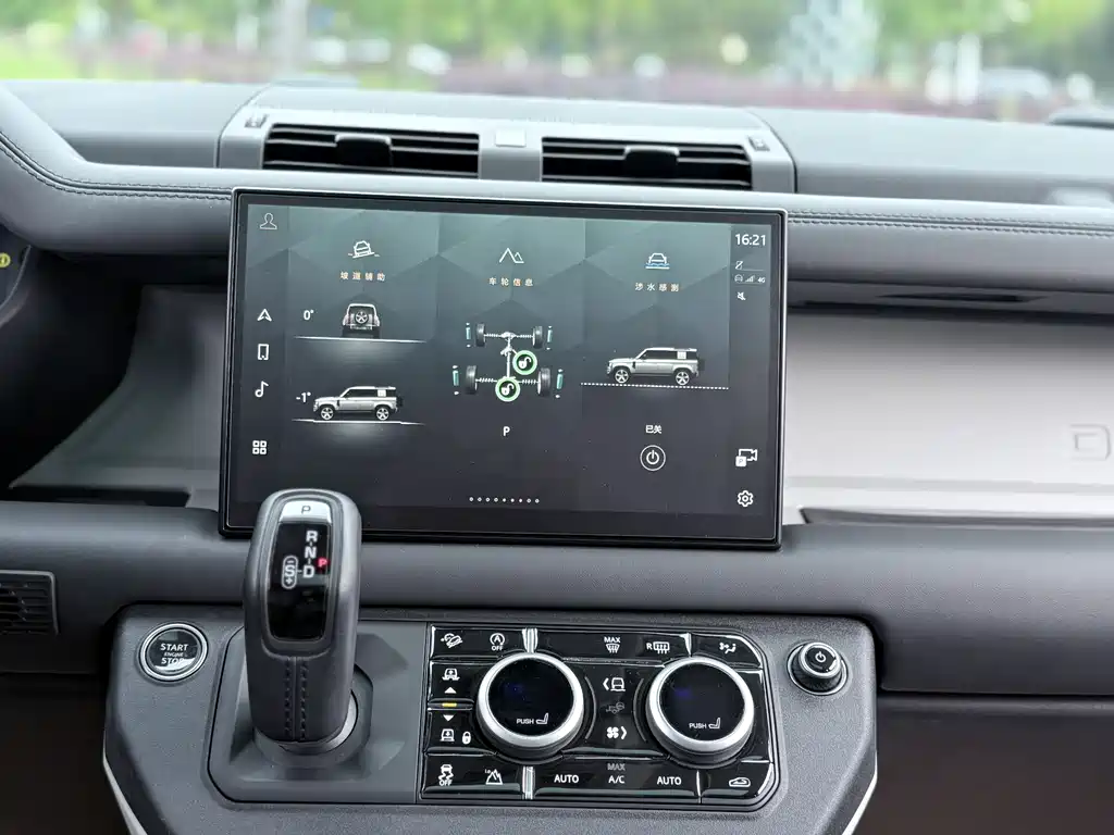 Land Rover Defender 2024 — фото 14