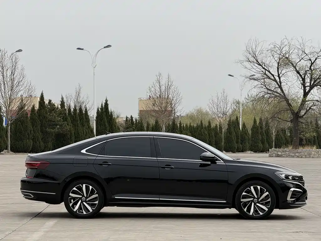 Volkswagen Passat 2023 — фото 8
