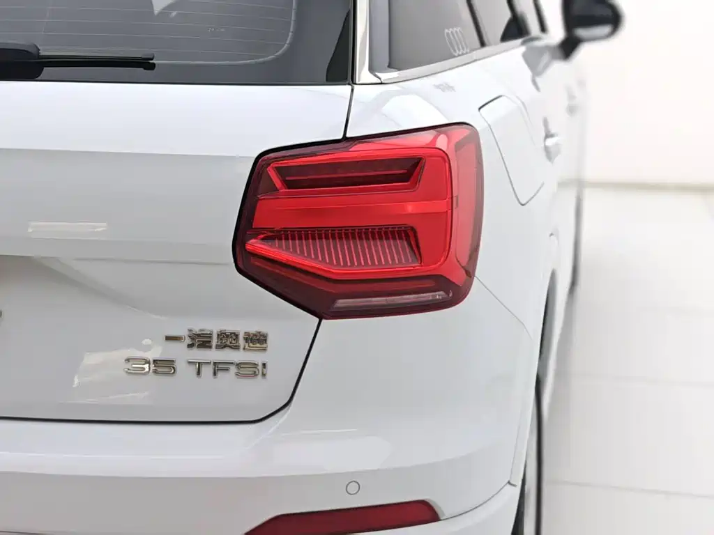 Audi Q2L 2019 — фото 11