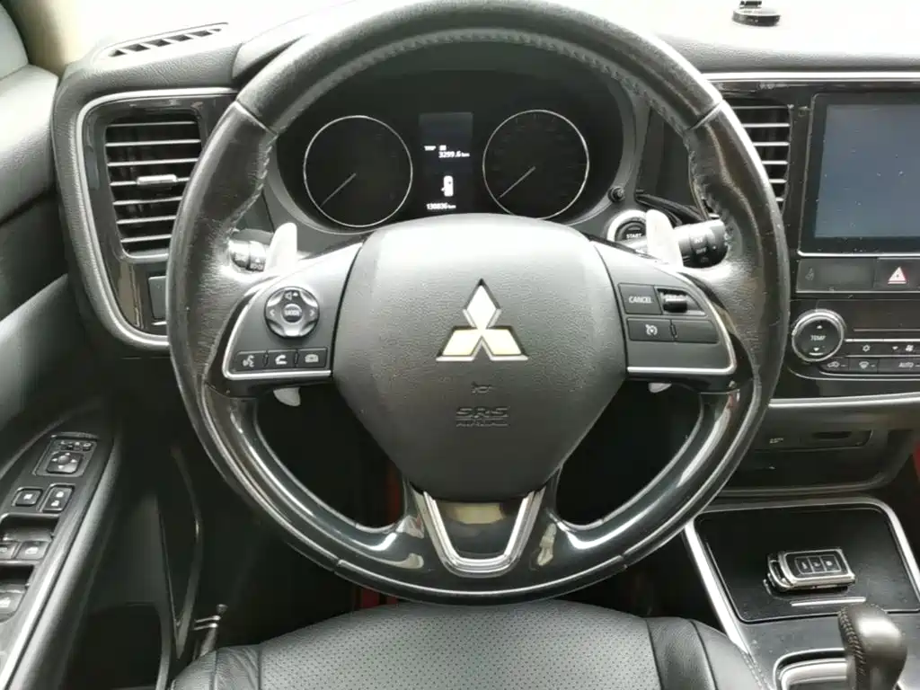 Mitsubishi Outlander 2017 — фото 11