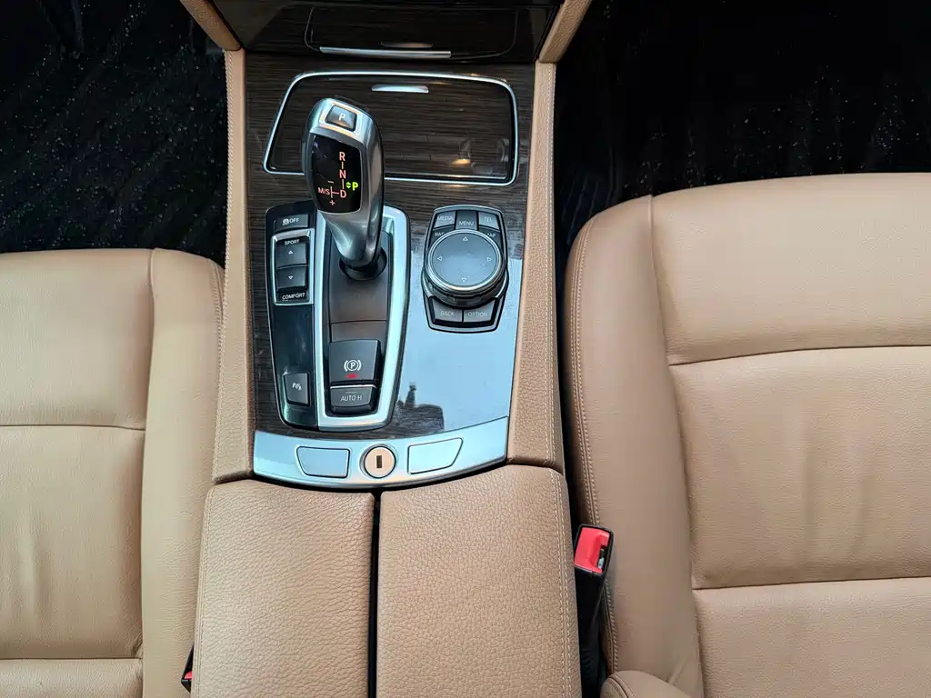 BMW 7 Series 2015 — фото 11