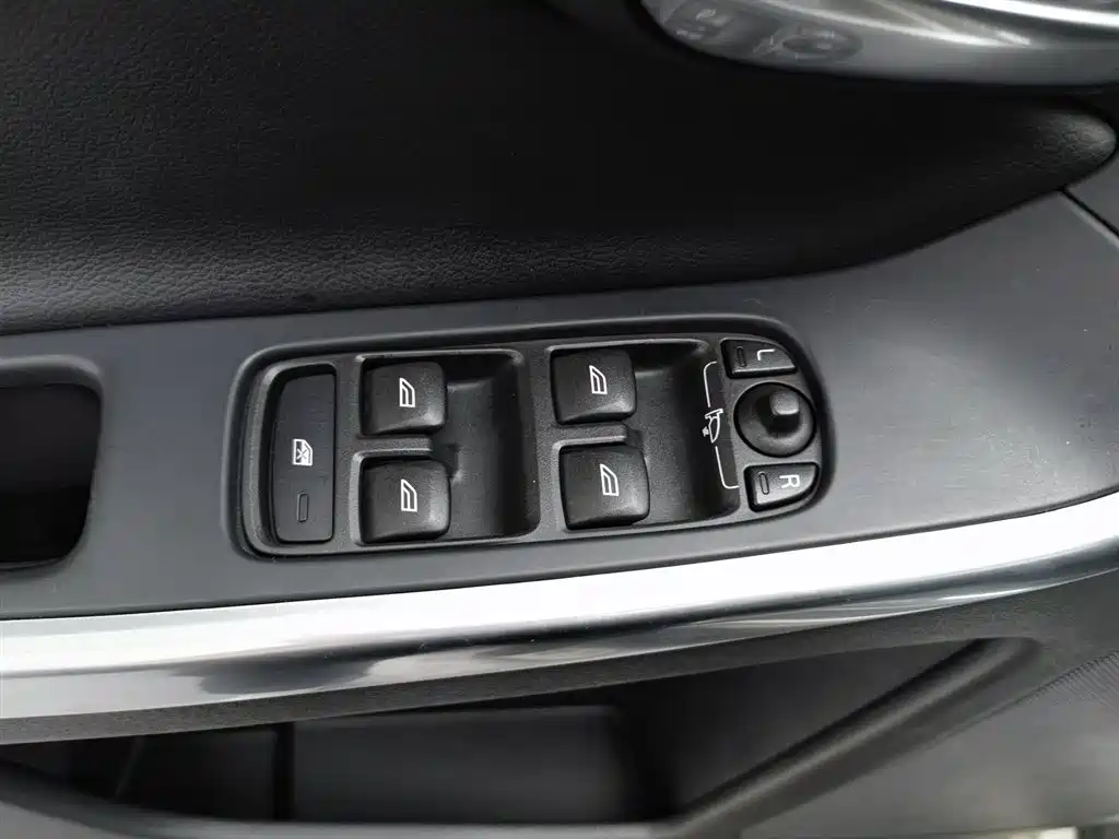 Volvo XC60 2014 — фото 9