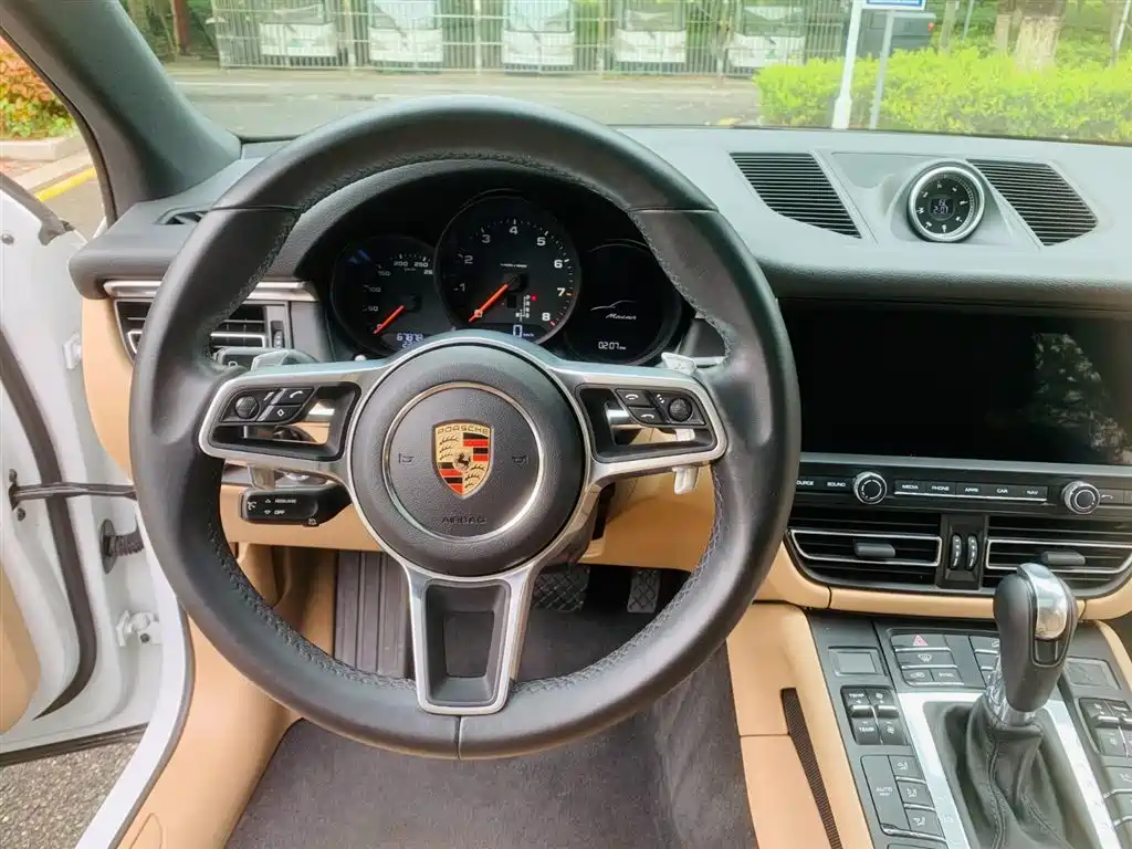 Porsche Macan 2020 — фото 16