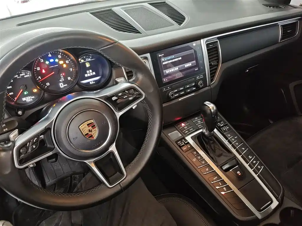 Porsche Macan 2016 — фото 10