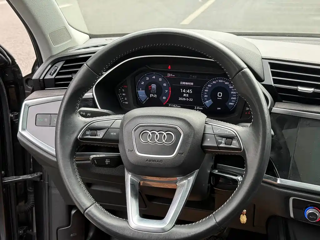 Audi Q3 2019 — фото 10