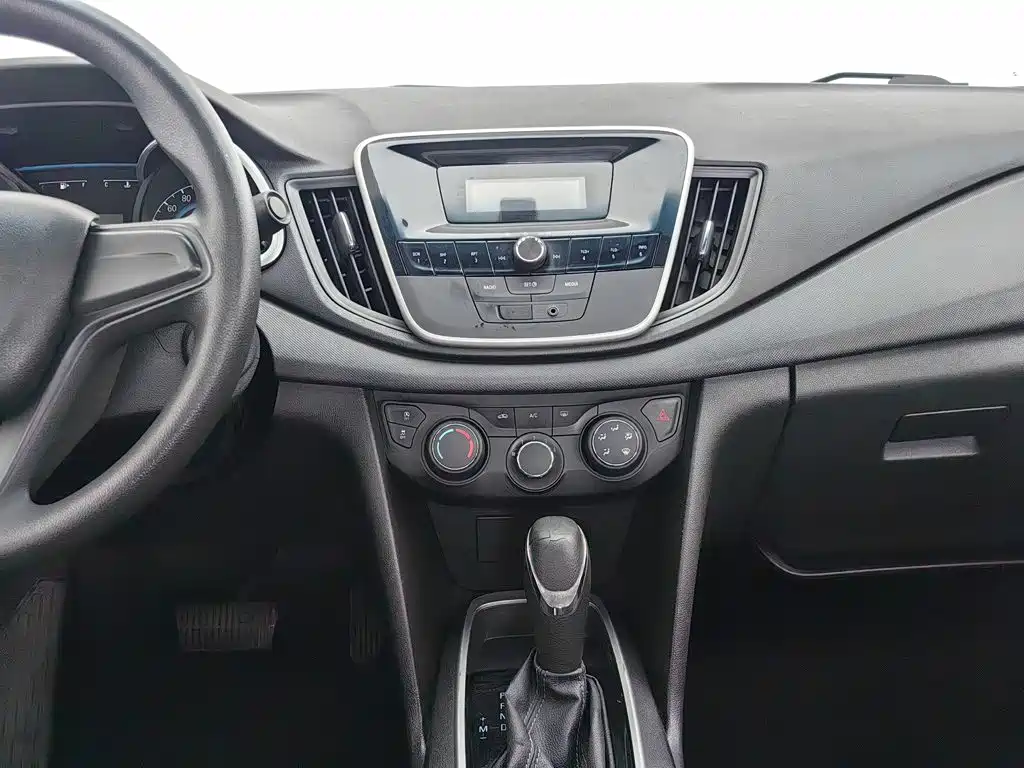 Chevrolet Cavalier 2018 — фото 12
