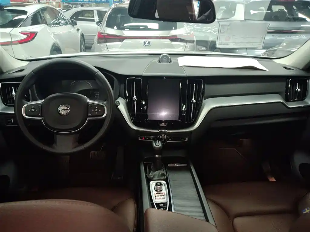 Volvo XC60 2020 — фото 10